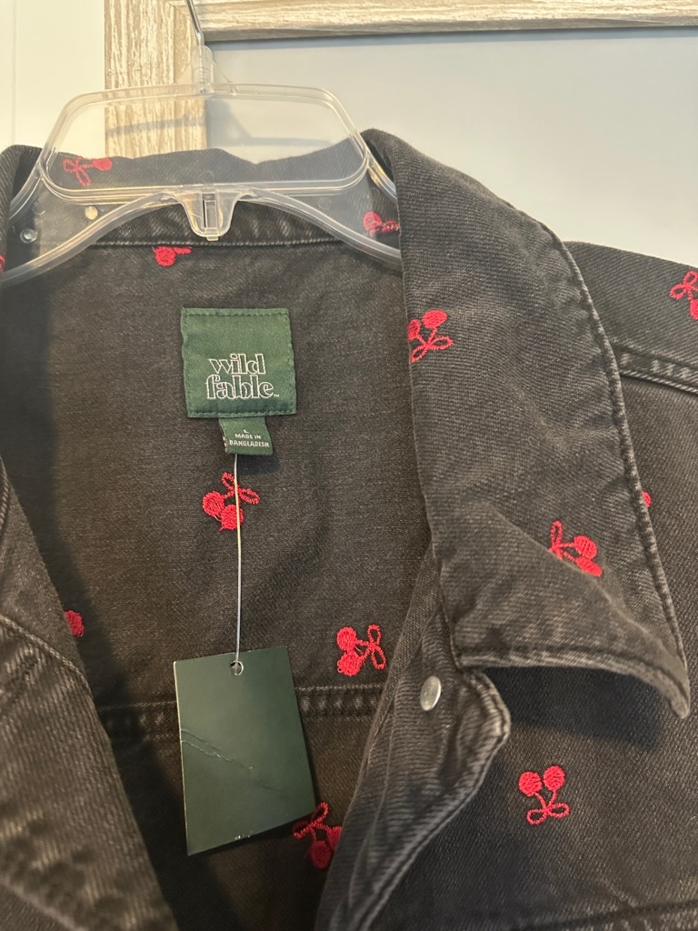 NWT Size Large Wild Fable Black with Cherries 🍒 Jean Vest - Picture 2 of 3